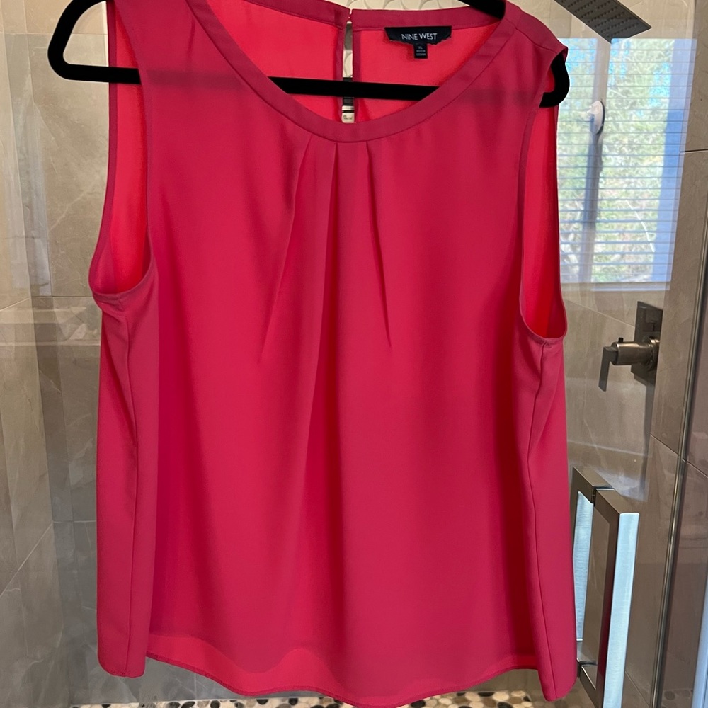 Nine West Women’s XL Sleeveless Blouse. Like new.